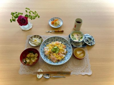 ばら寿司茶碗蒸し大根の煮物かぶら漬けお吸い物デザートあんぽ柿とバナナ ぶどうの木 デイサービス from Instagram