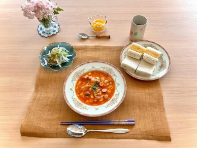 サンドイッチ３種 (玉子・ハムキュウリ・ツナ) ミネストローネ新玉ねぎとキュウリのサラダデザートマンゴーのババロア🥭 ぶどうの木 デイサービス from Instagram