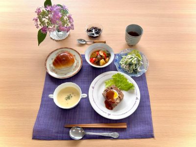 ミートローフカニカマときゅうりのサラダラタトゥイユコーンスープロールパンデザートコーヒーゼリー️ ぶどうの木 デイサービス from Instagram